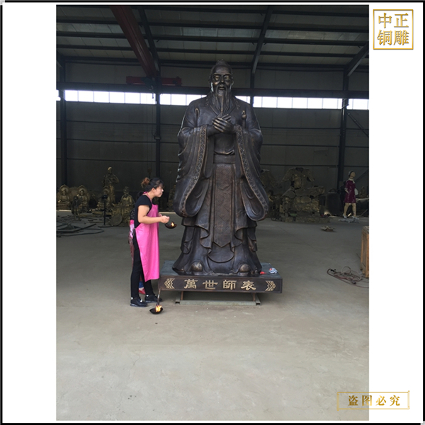 1.学?？鬃咏萄У袼?jpg